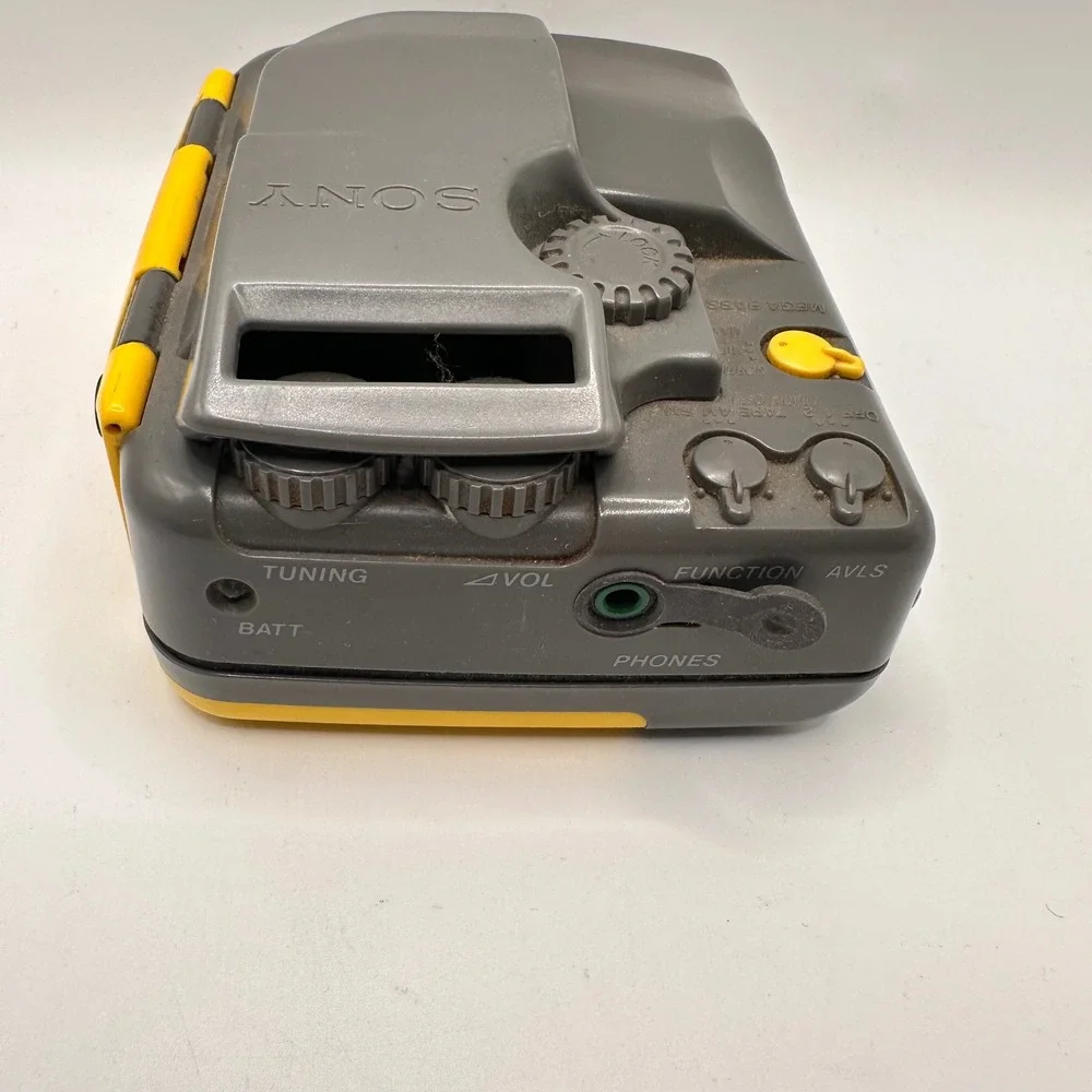 Vintage Sony Sports Walkman WMSXF16 FM AM Radio Cassette Player Mega Bass w/clip